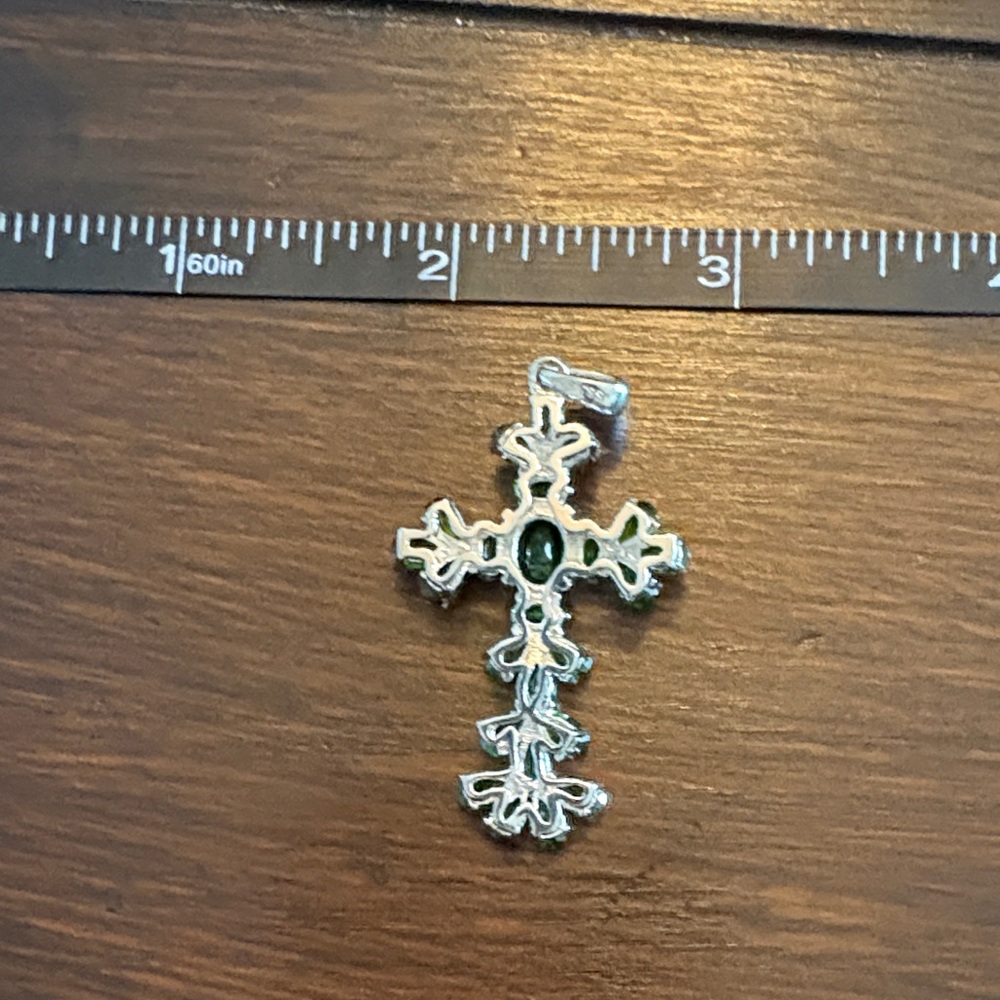 Elegant Green Gemstone Cross Pendant - Picture 2 of 3